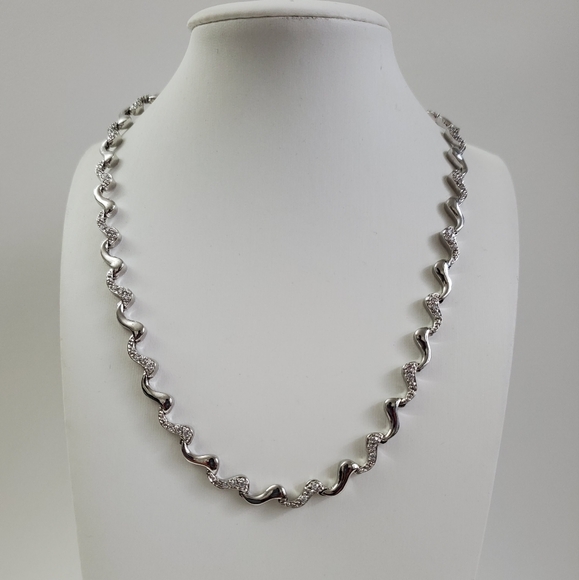Watch Video / Sterling Silver 925 Moissanite Necklace